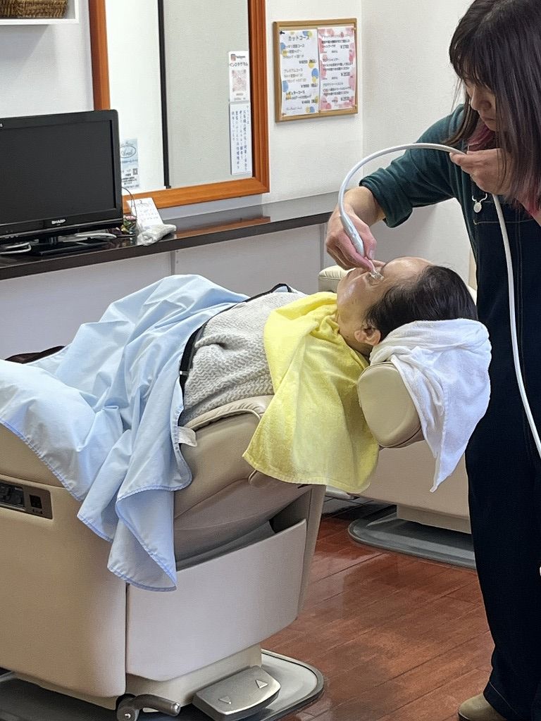 エステマッサージ後のバキューム施術の様子