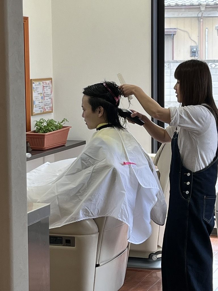 メンズカット中の様子