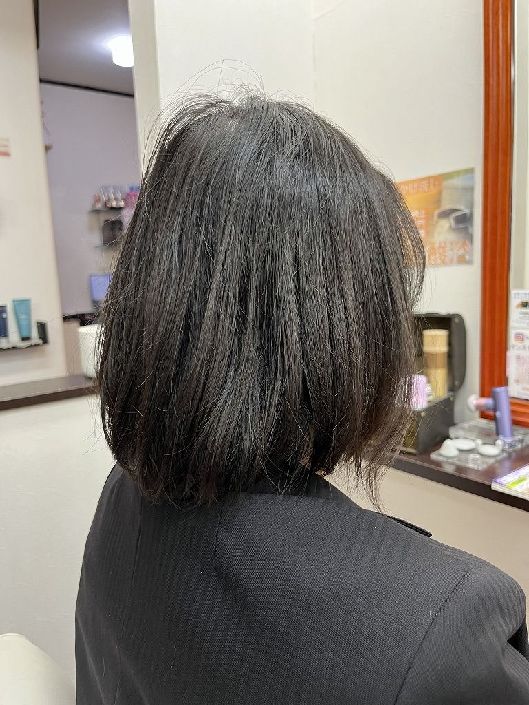 伸びた髪でシルエットが重たくなった施術前の状態