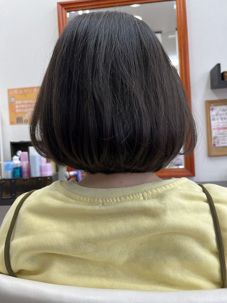 ヘアドネーション後のショートボブスタイル正面後ろ