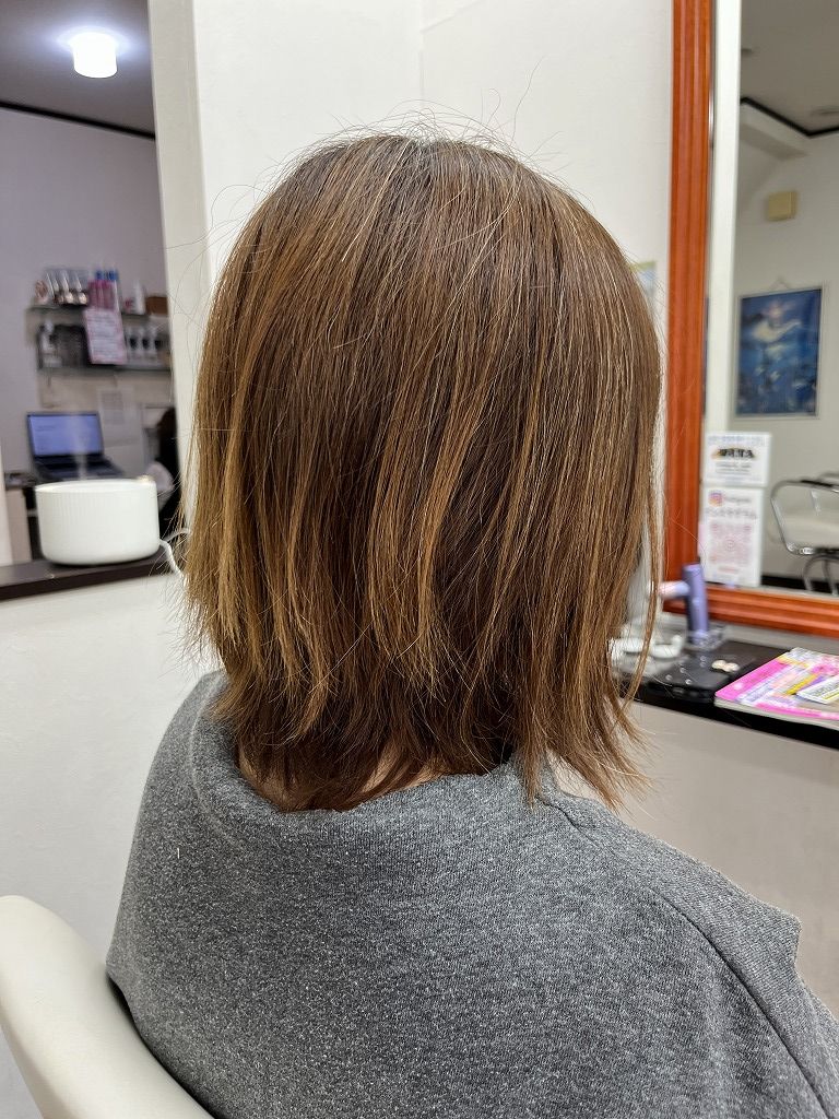 カットカラー施術前の後ろ姿