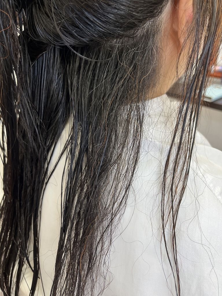 縮毛矯正前の濡れた状態（サイド）｜うねりと縮れの出方を確認