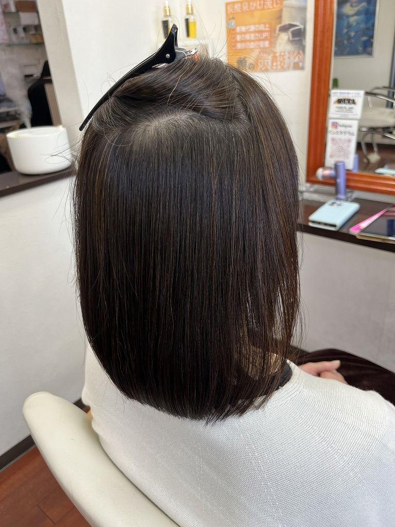 縮毛矯正アフター｜分けて見ても自然なツヤと収まり