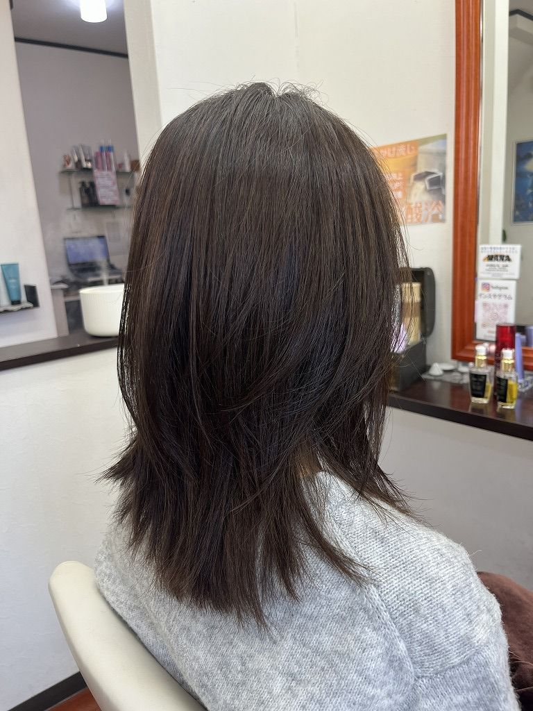 アッシュカラー後の頭頂部の白髪のなじみ具合