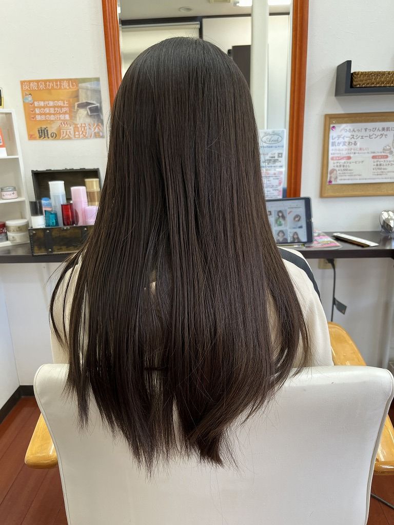 初カラー前の自然な黒髪ロングヘアの状態