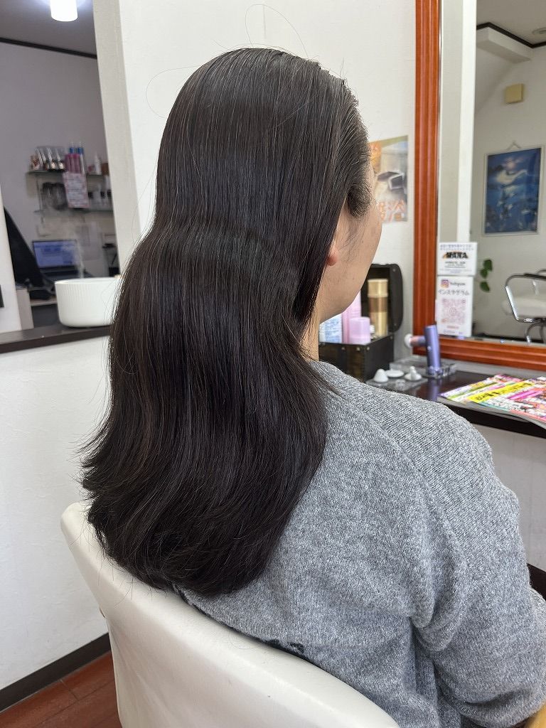 ストデジ施術前の右後ろから見たロングヘアの状態