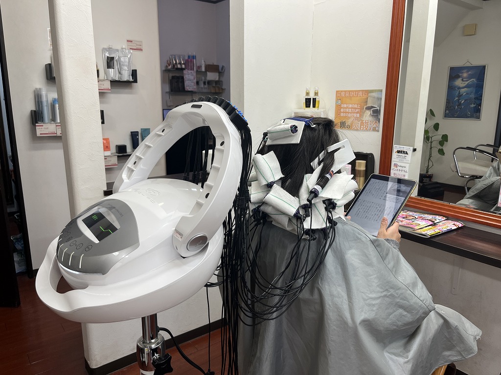 ストデジでデジタルパーマ加温中の様子