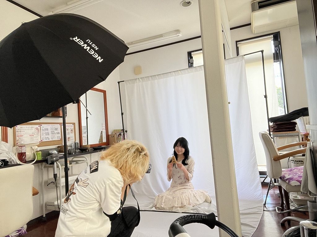 サロン内で実際にモデル撮影をしている様子