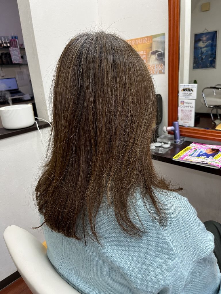 白髪染め施術前の後ろ姿