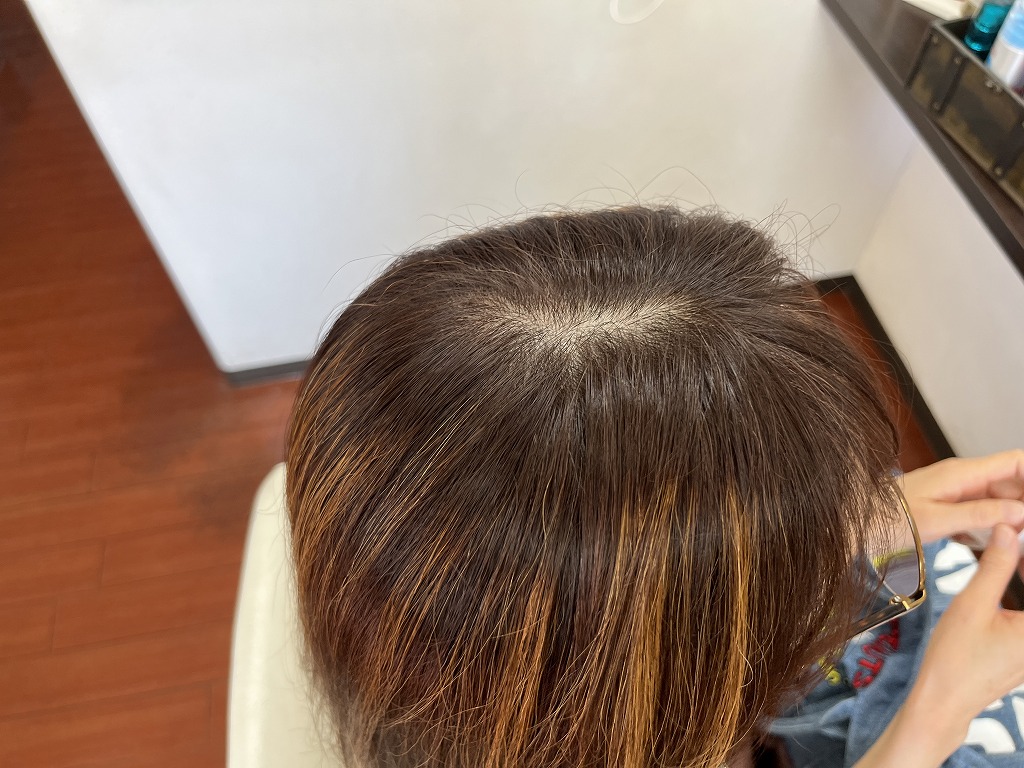 白髪染めとメッシュの施術後の根元の状態