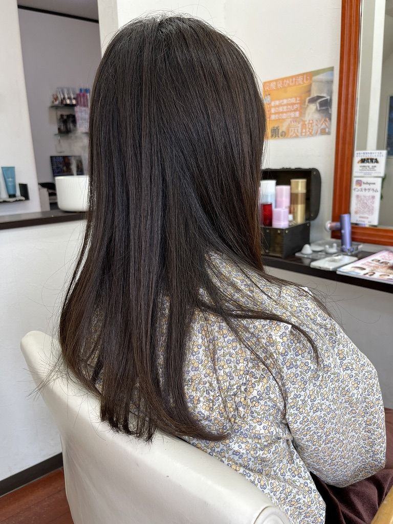 縮毛矯正施術前の後ろ姿