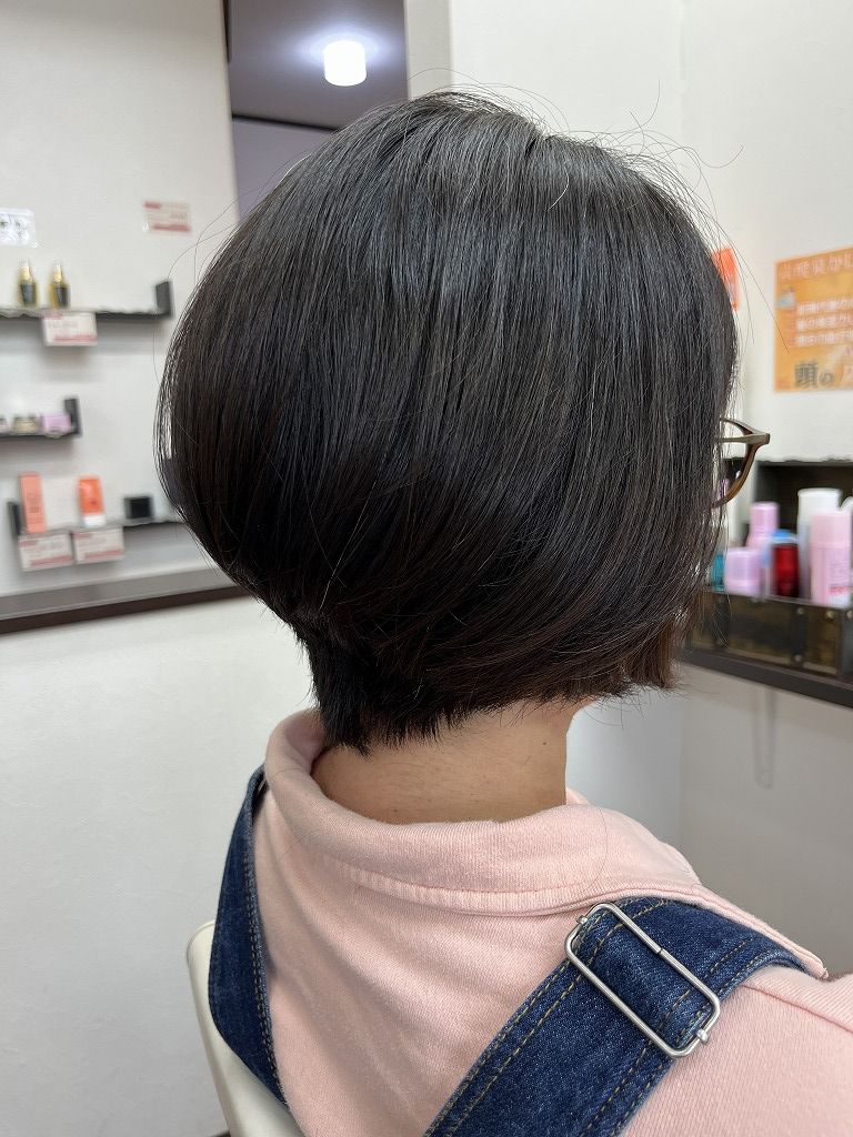 カットとトステアで一時的に収まりを整えたアフターの後ろ姿