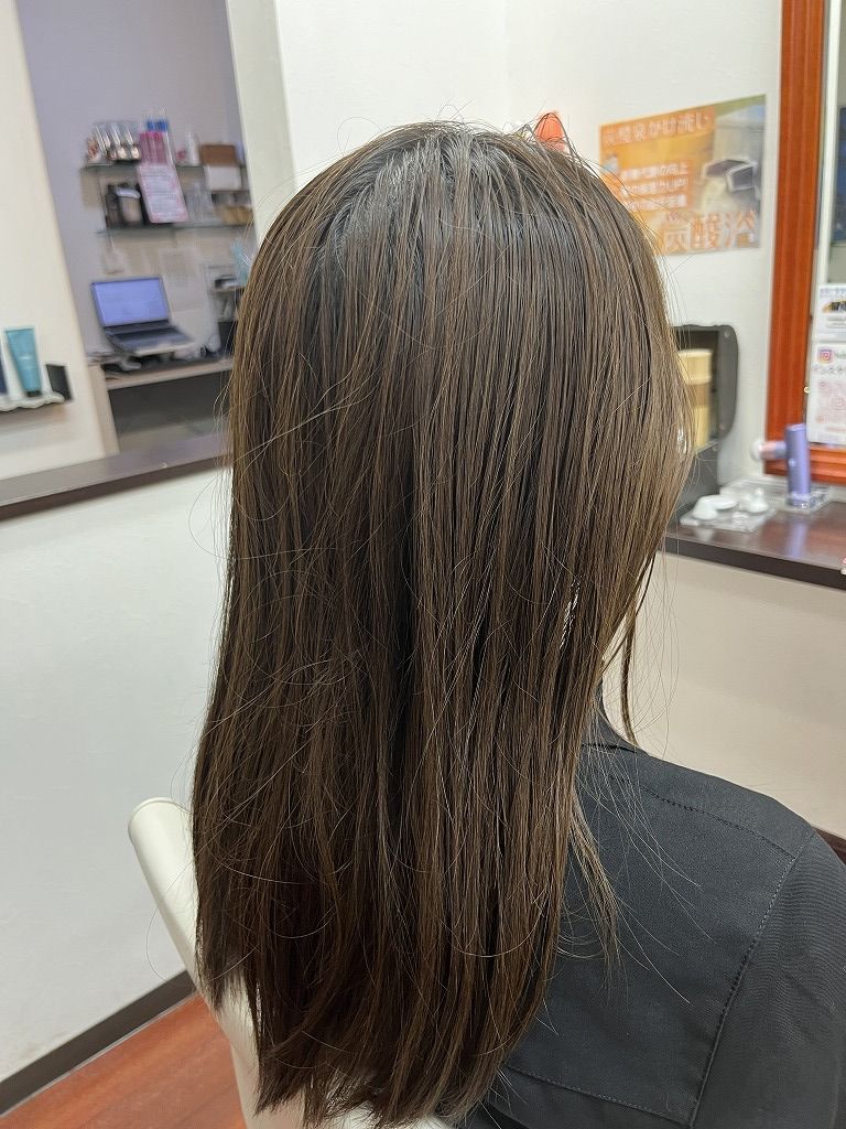 インナーカラー施術前の後ろ姿