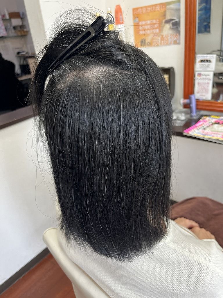 縮毛矯正後の内側の収まりと自然なストレートの仕上がり