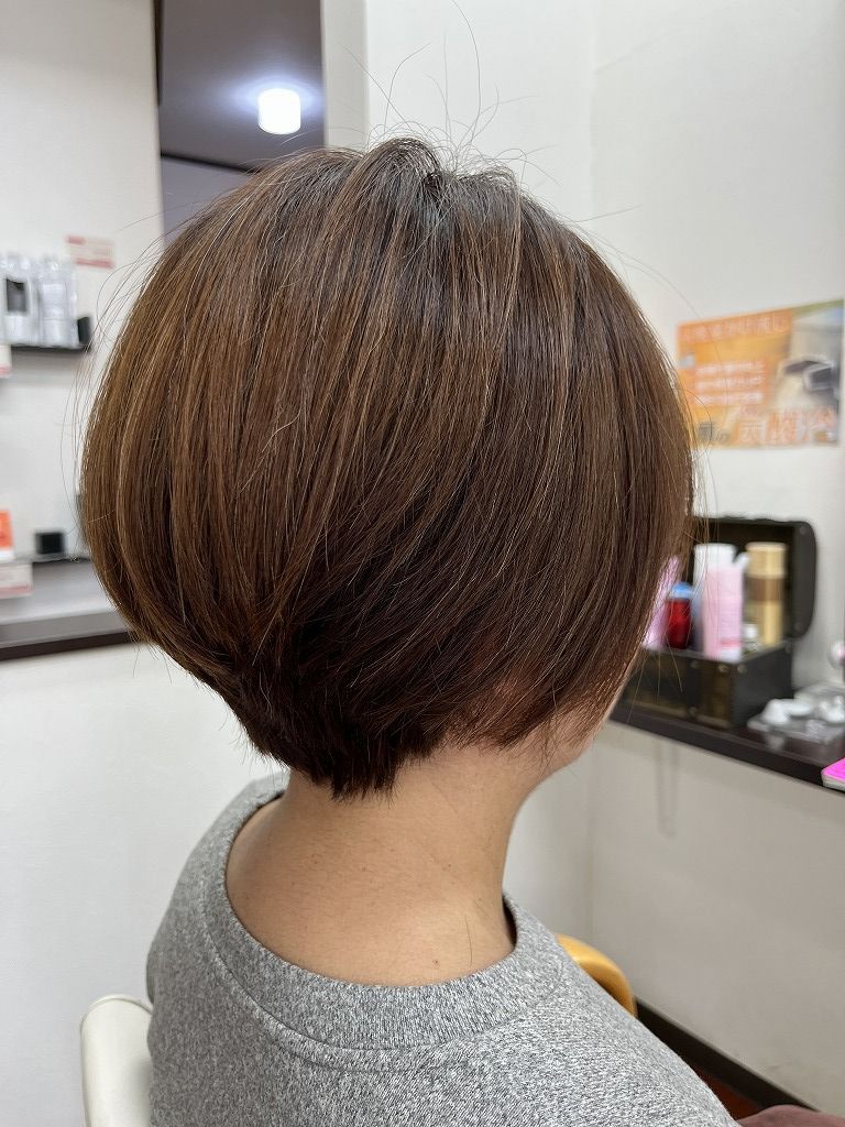 前髪だけ縮毛矯正と全体カットで軽くまとまったショートボブのアフター