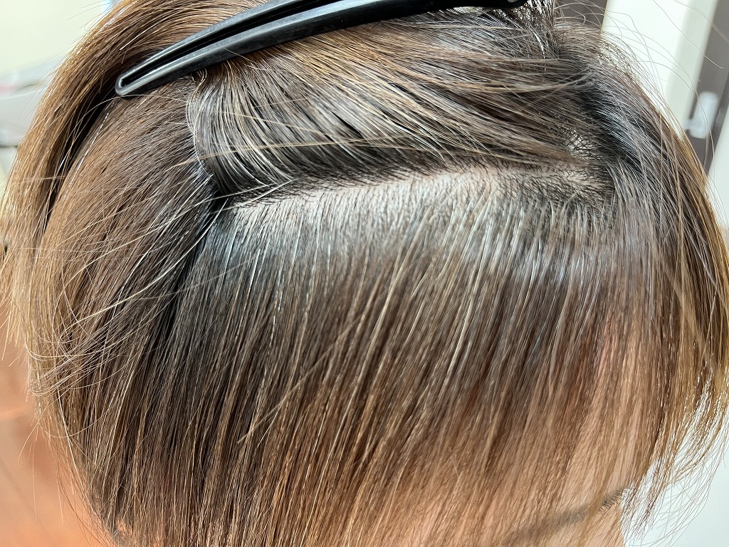 前髪だけ縮毛矯正をして自然に収まった前髪のアフター