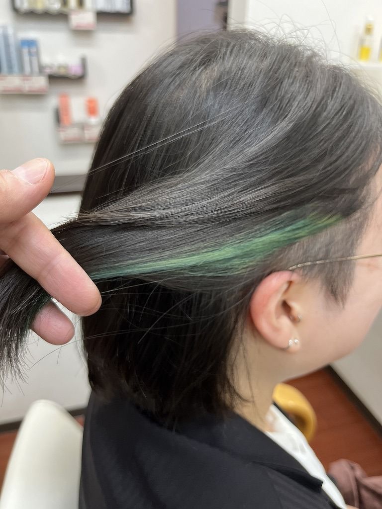 グリーンのイヤリングカラーを入れた仕上がり