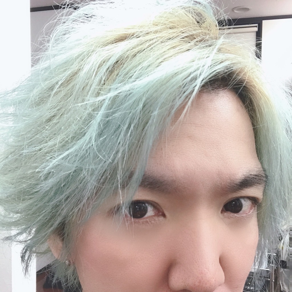 いろいろな色を試した結果3色になった髪