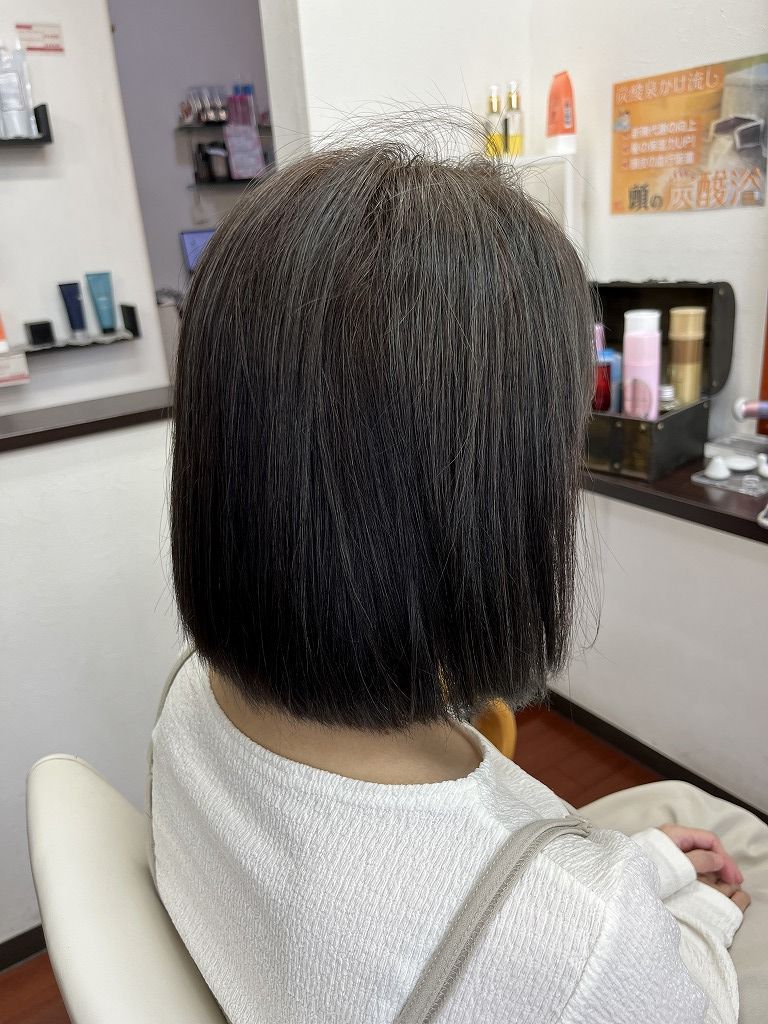 ボブの縮毛矯正ビフォー 根元のクセとまとまりが気になる状態