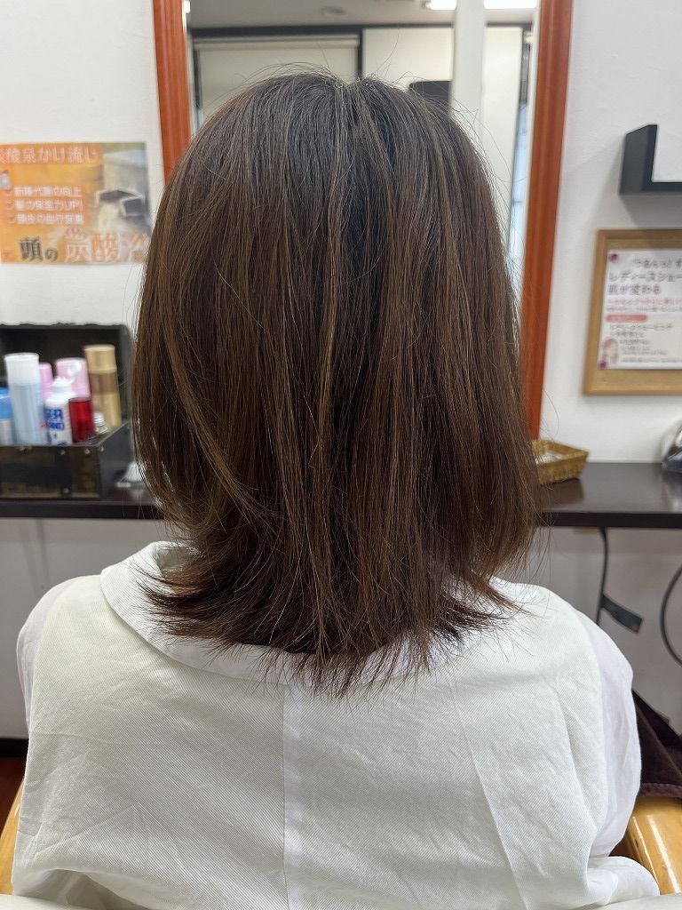 縮毛矯正前の後ろから見たボブのまとまりにくい状態