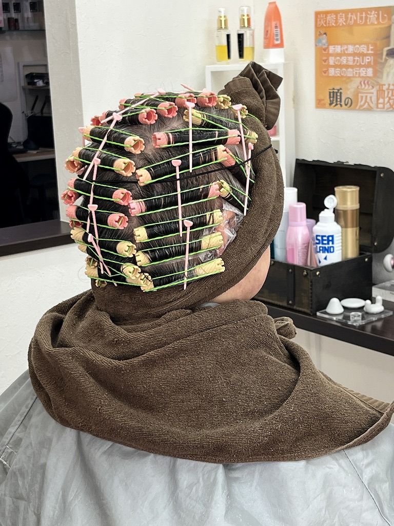 パーマカラー施術中の写真