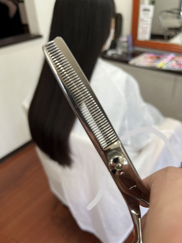 フレンチカットグランで使用する専用のハサミ