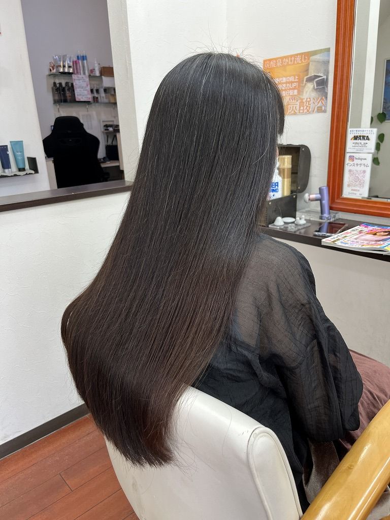 フレンチカットグラン施術後のロングヘア斜め後ろ