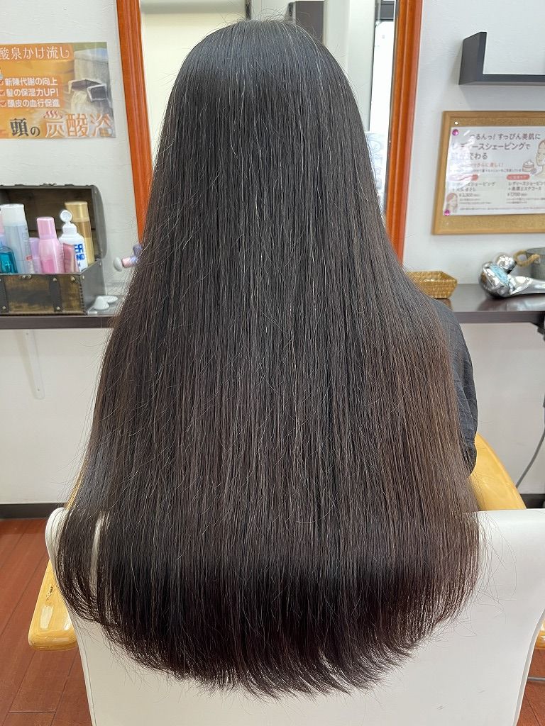 フレンチカットグラン施術後のロングヘア後ろ姿