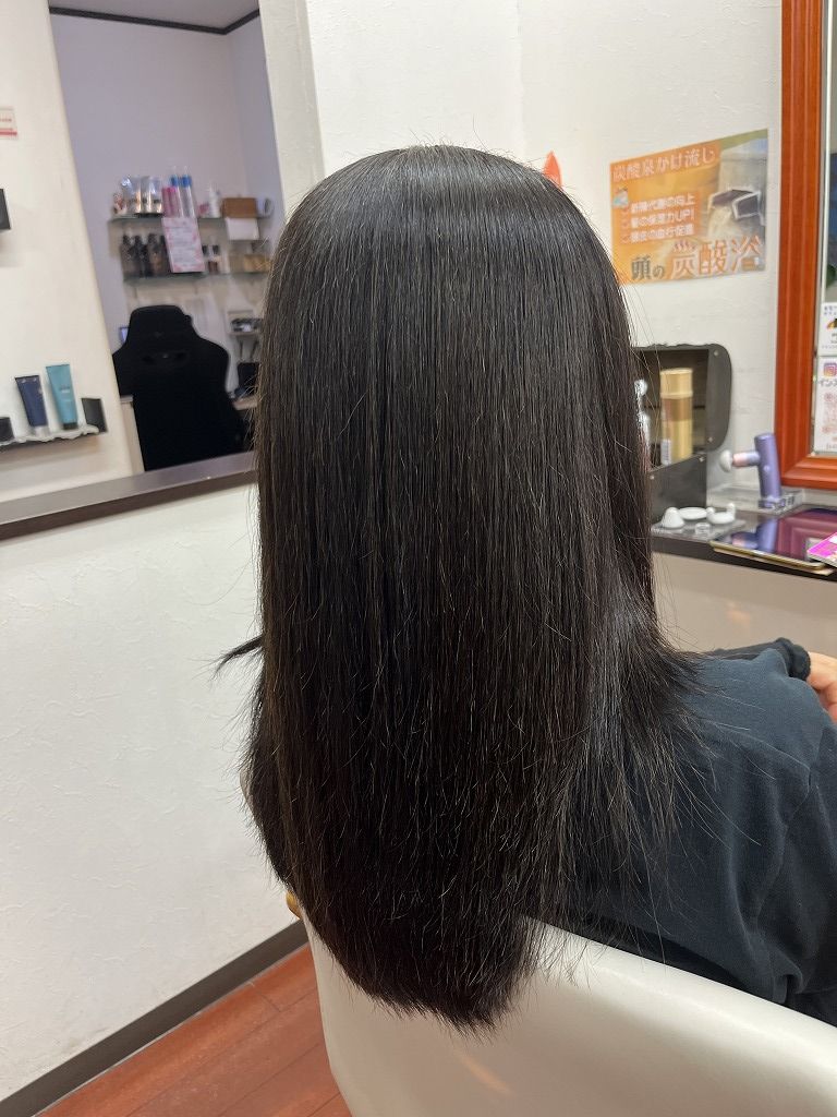 縮毛矯正後に乾かしただけで自然にまとまった髪
