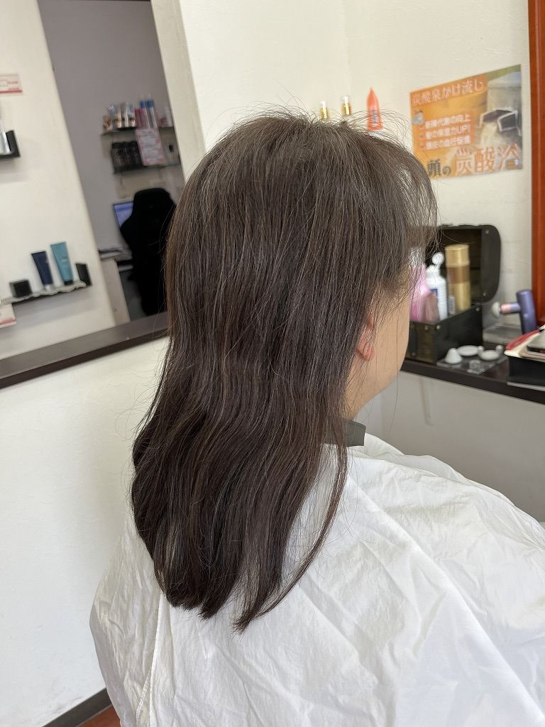 同窓会ヘアセット前の肩下の長さがある髪の状態