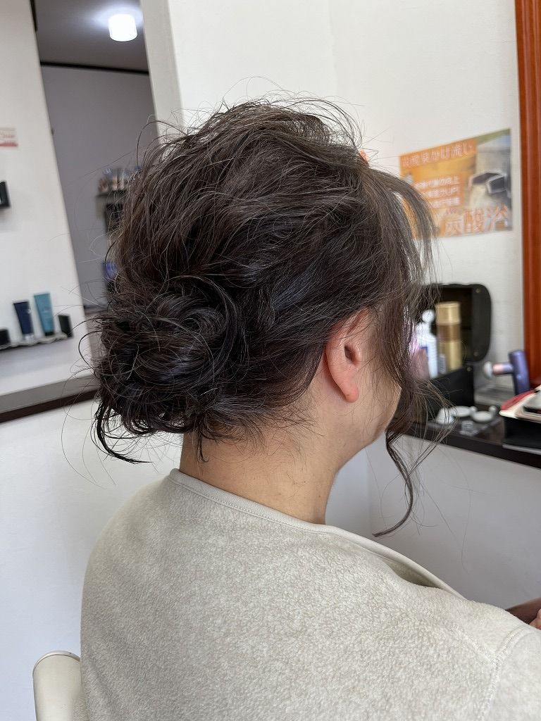 同窓会に向けた上品なパーティヘアセットの仕上がり