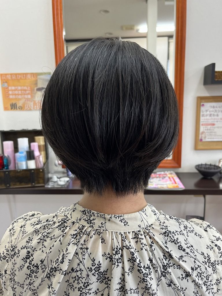 ヘアドネーション後のショートボブ後ろ姿