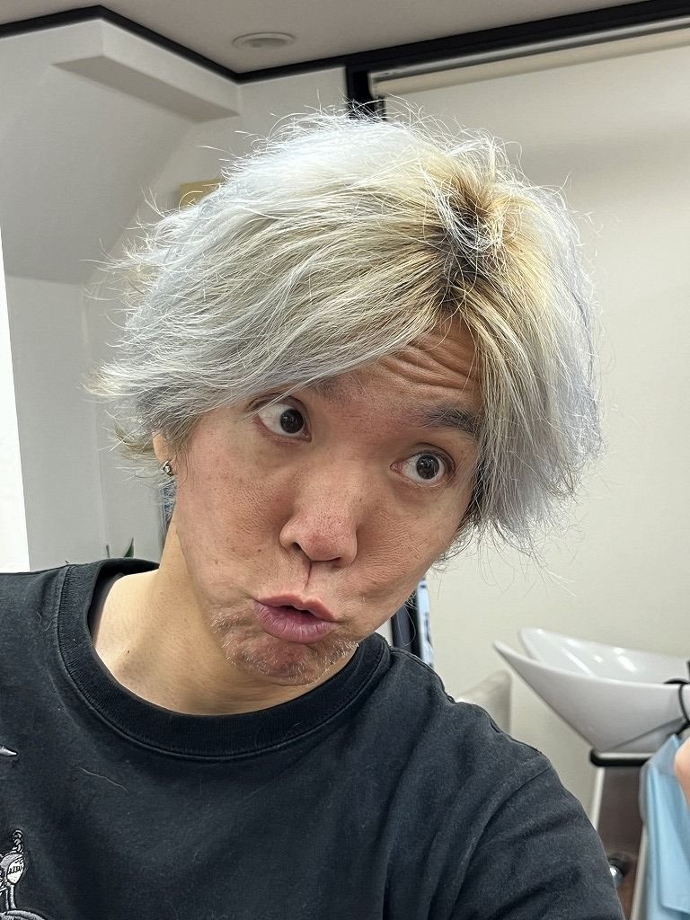 グレーとクリアと少しピンクを混ぜたカラー実験後の仕上がり