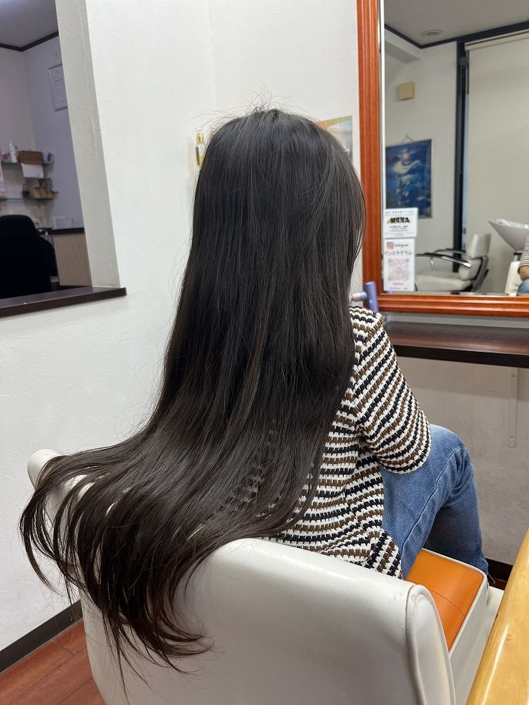 小学生のヘアドネーション前の長い髪