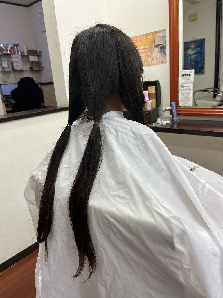 ヘアドネーション用に髪を束ねた状態