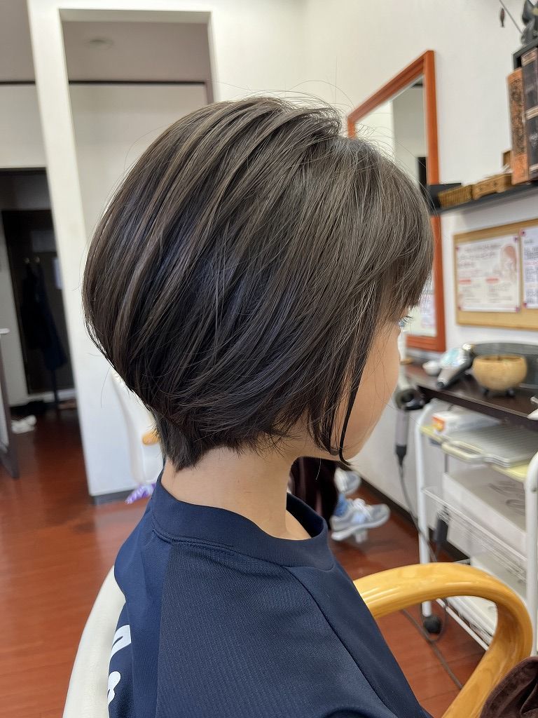 ロングからショートボブに20cm以上カットした仕上がり