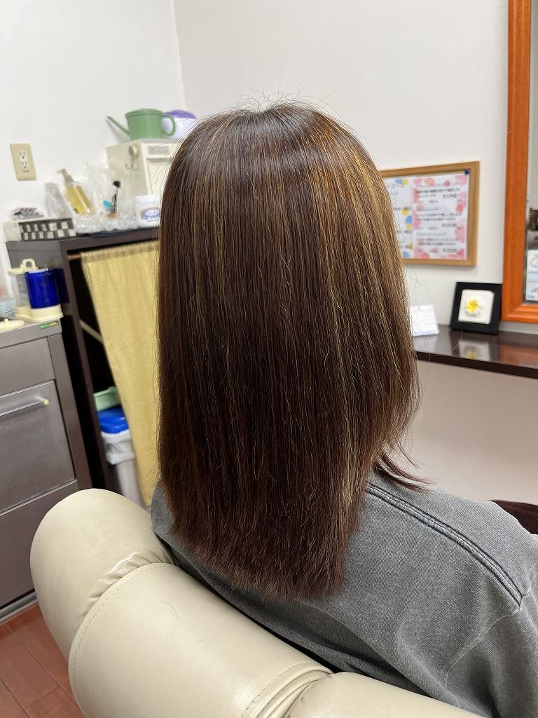 ハイダメージ毛の縮毛矯正アフター後ろ姿
