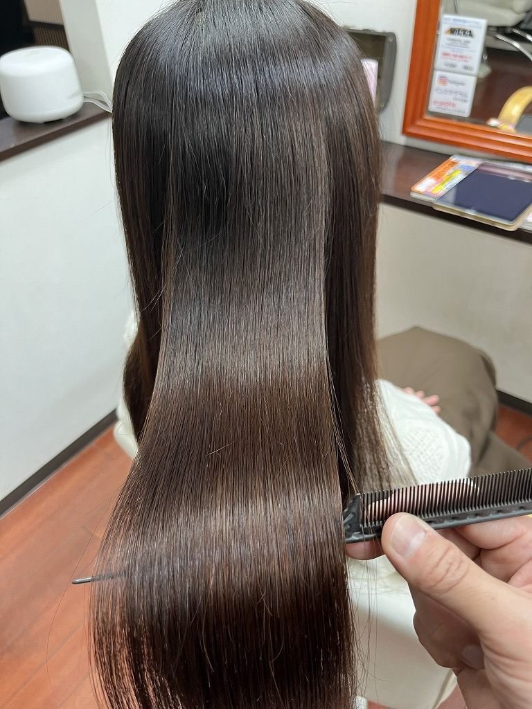 縮毛矯正後のツヤと自然なまとまりがある仕上がり