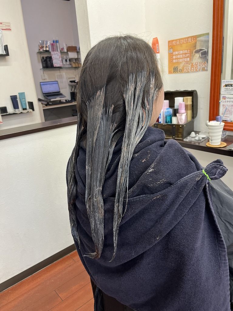 既染部にリバートカラーを塗布している状態