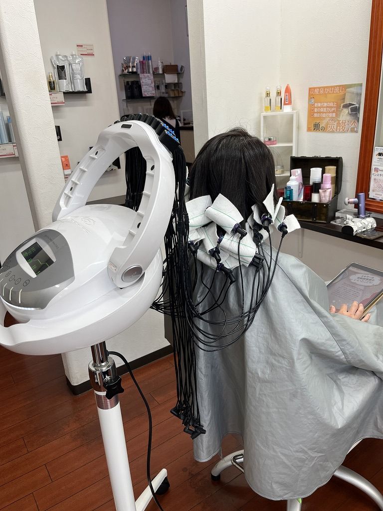 縮毛矯正デジタルパーマのデジタルパーマ加温中