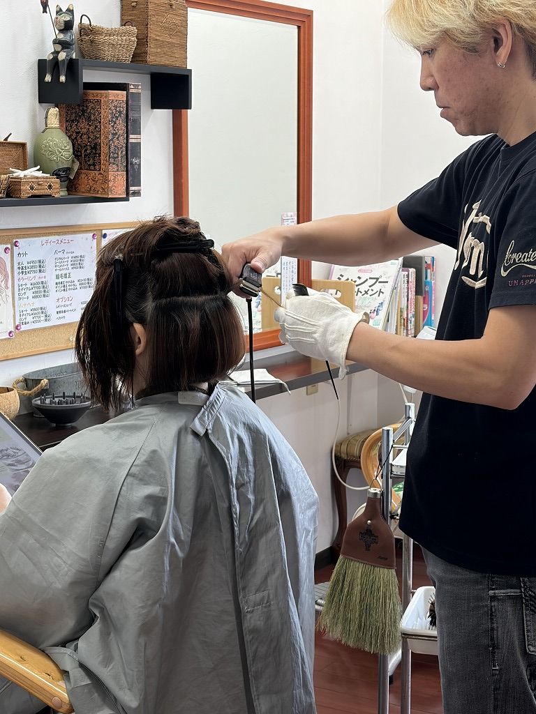 ボブの縮毛矯正のアイロン施術
