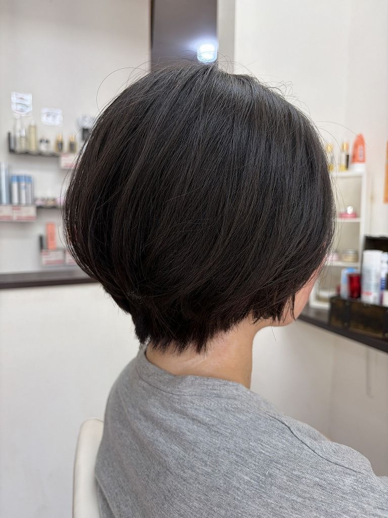 ロングから丸みのあるショートボブへカットした仕上がり