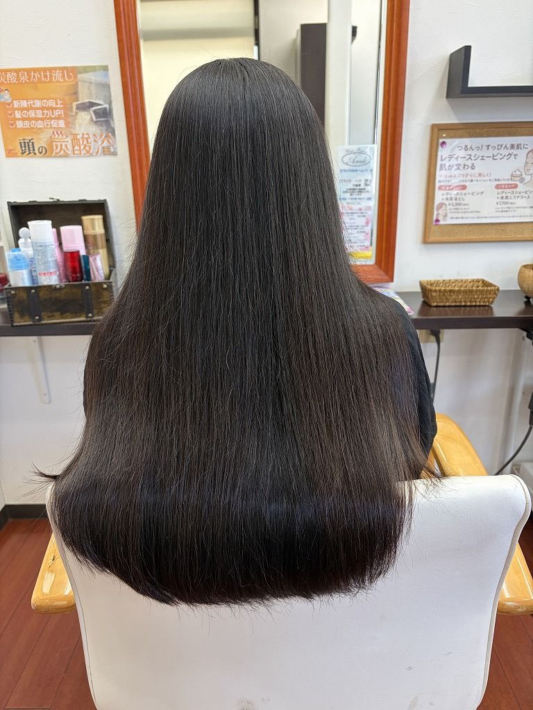 フレンチカットグランで内側の毛量を調節したロングヘアの仕上がり