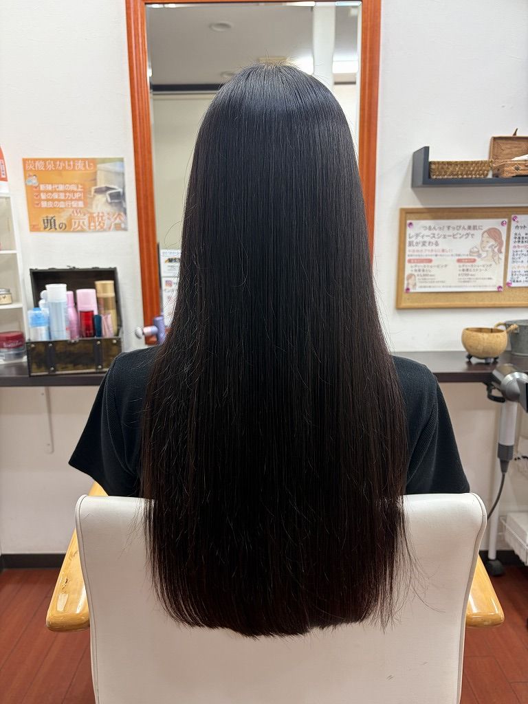ワンレングスの毛先が真っすぐ整ったロング縮毛矯正のアフター