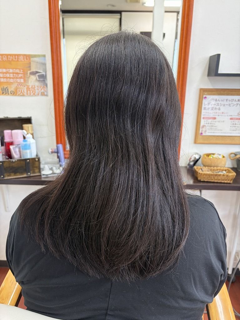 ロングからボブへスタイルチェンジする前の後ろ姿