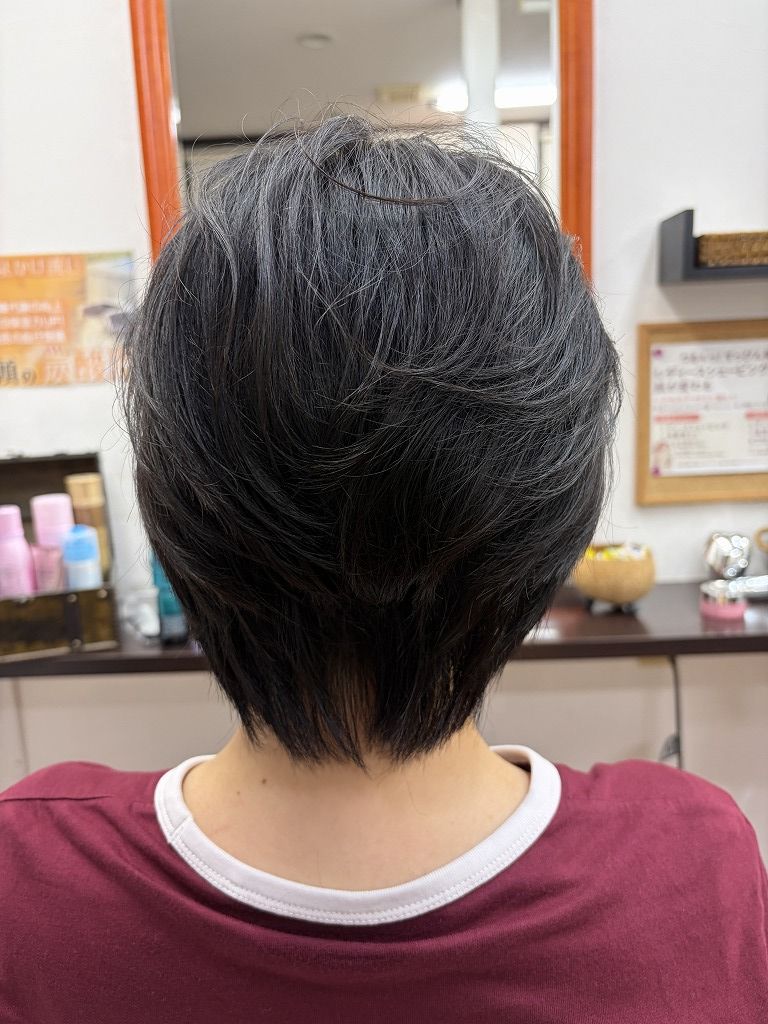ヘアドネーション後のグラデーションショートを後ろから見た仕上がり