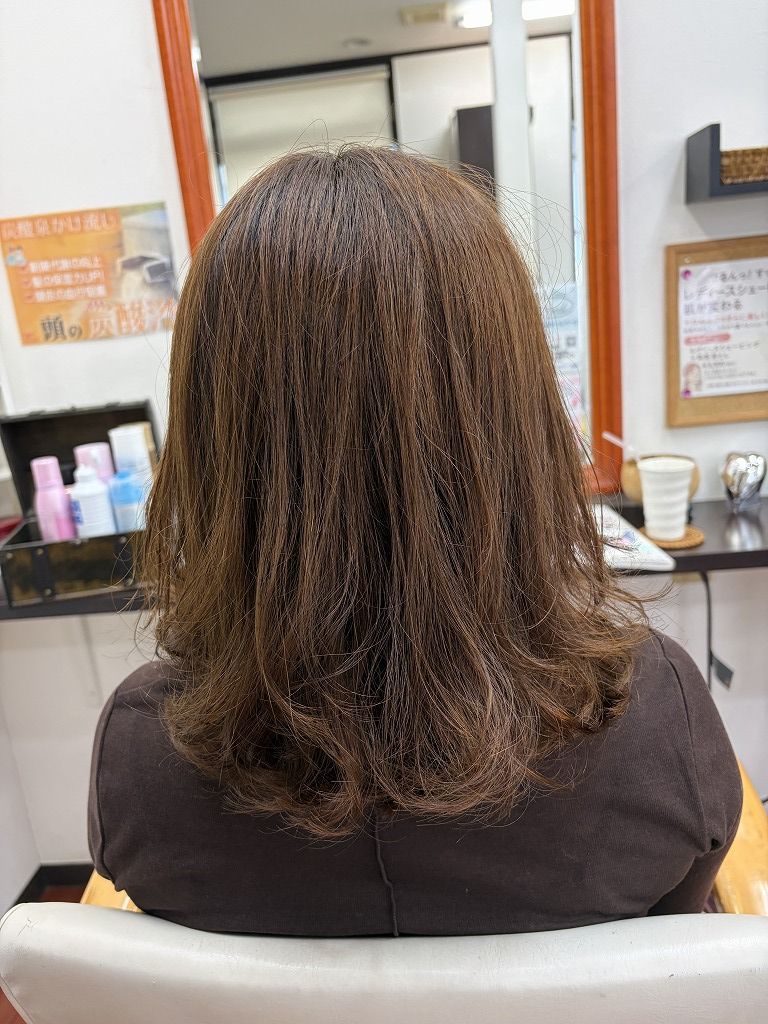 乾かしてオイルを揉み込むだけで仕上げたデジタルパーマのバックスタイル