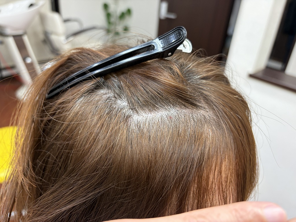 弱酸性縮毛矯正後の自然な丸みを残した前髪
