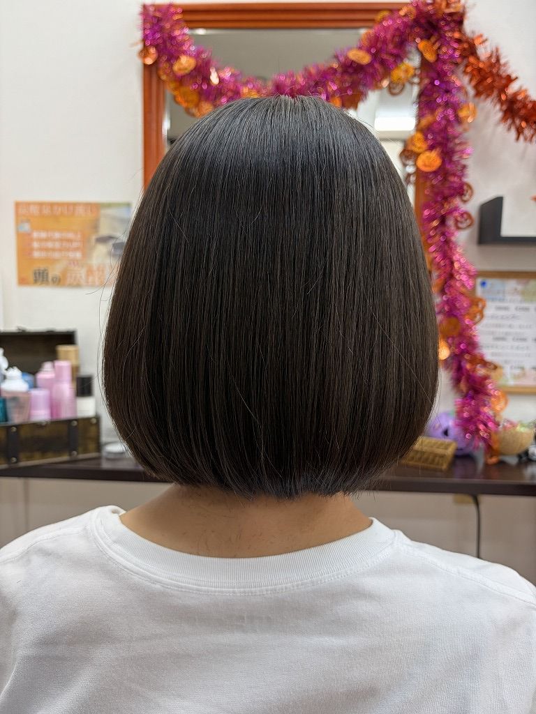 多毛で硬い髪を軽くしてまとまりよく仕上げたボブ
