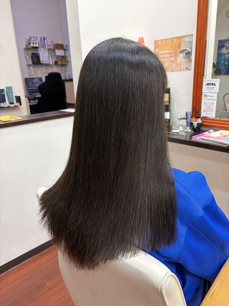 毛先を3cmカットして整えた中学生ロングヘアの仕上がり